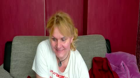 Snapshot of bealust chatting on 05-24-26, 04:28 Bea online show from 05-24-26, 04:28