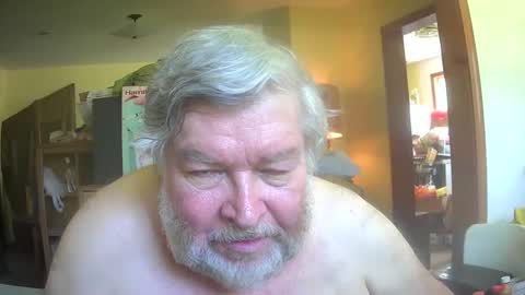 Snapshot of bear8620 chatting on 05-19-26, 04:35 bear online show from 05-19-26, 04:35