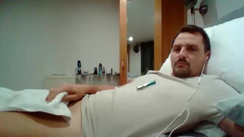 Snapshot of bearboudior chatting on 11-18-25, 04:44 bearboudior online show from 11-18-25, 04:44