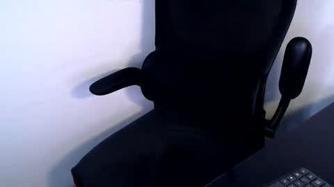 Snapshot of beard_top_guy chatting on 06-18-26, 02:01 Beard Guy online show from 06-18-26, 02:01