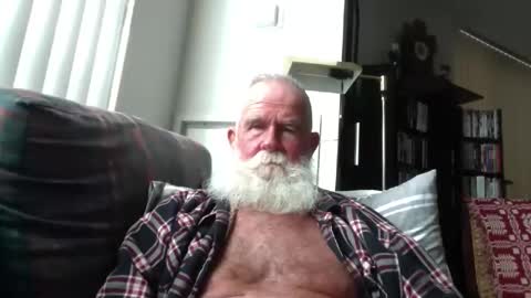 Snapshot of beardbushy chatting on 05-14-26, 04:14 beardbushy online show from 05-14-26, 04:14