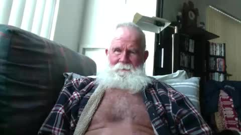 Snapshot of beardbushy chatting on 05-25-26, 01:28 beardbushy online show from 05-25-26, 01:28