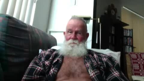 Snapshot of beardbushy chatting on 06-18-26, 04:00 beardbushy online show from 06-18-26, 04:00