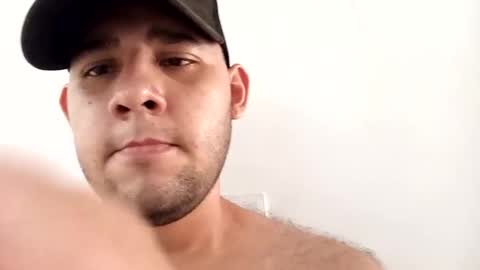 Snapshot of bearhot_bigcock chatting on 11-16-25, 05:40 Jhon Tenjo and Sofi online show from 11-16-25, 05:40