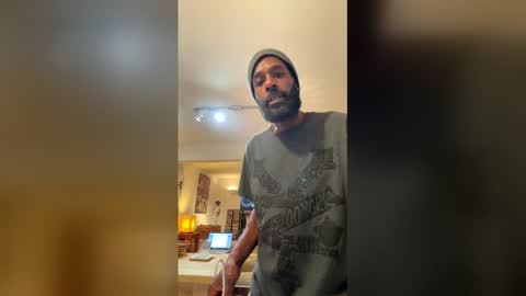 Snapshot of bearmeat4you chatting on 12-17-25, 03:12 bearmeat4you online show from 12-17-25, 03:12