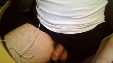 Snapshot of bearyuncut chatting on 10-20-25, 04:35 bearyuncut online show from 10-20-25, 04:35