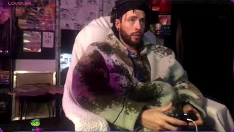 Snapshot of beastbxy chatting on 12-16-24, 06:32 beast bxy online show from 12-16-24, 06:32