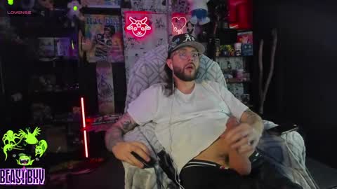 Snapshot of beastbxy chatting on 02-28-25, 07:15 beast bxy online show from 02-28-25, 07:15
