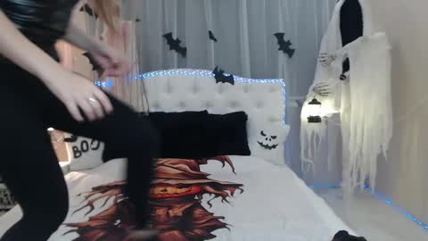 beataangel online show from 10-30-25, 07:54