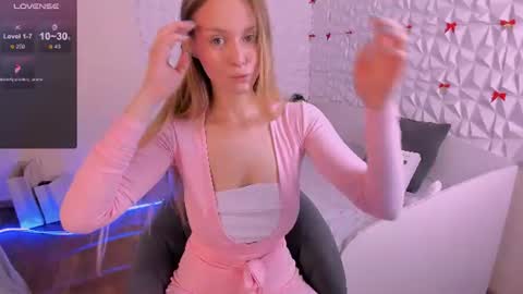 Snapshot of beatrice_7 chatting on 07-21-26, 10:12 Beatrice online show from 07-21-26, 10:12
