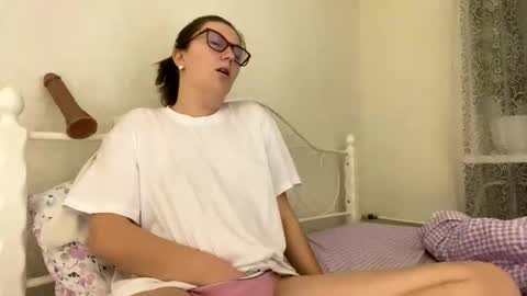 BeatriceTender online show from 11-22-25, 07:57