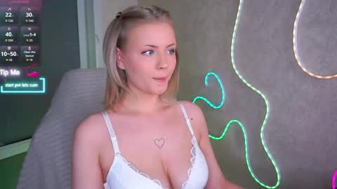 Beatrice online show from 04-19-26, 04:39