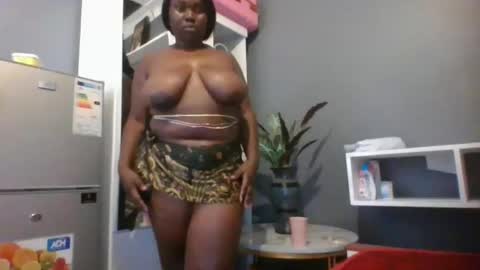 Snapshot of beautie699392 chatting on 01-28-25, 01:38 Lil stunner online show from 01-28-25, 01:38