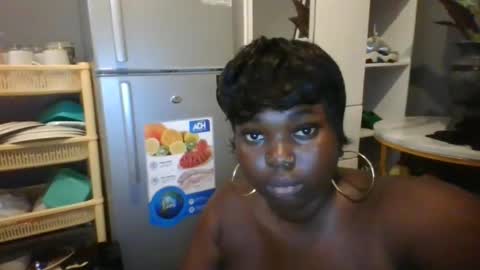 Snapshot of beautie699392 chatting on 02-03-25, 11:31 Lil stunner online show from 02-03-25, 11:31