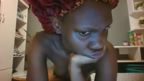 Snapshot of beautie699392 chatting on 02-03-25, 05:35 Lil stunner online show from 02-03-25, 05:35