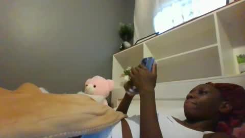 Snapshot of beautie699392 chatting on 02-04-25, 04:48 Lil stunner online show from 02-04-25, 04:48