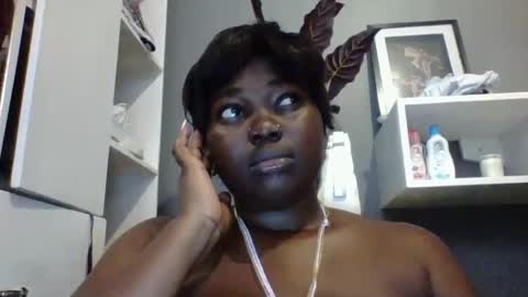 Snapshot of beautie699392 chatting on 02-13-25, 08:48 Lil stunner online show from 02-13-25, 08:48