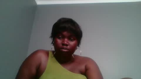 Snapshot of beautie699392 chatting on 02-19-25, 06:44 Lil stunner online show from 02-19-25, 06:44