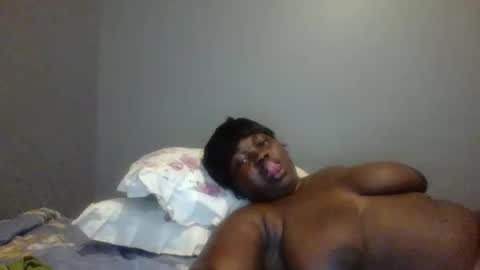 Snapshot of beautie699392 chatting on 02-19-25, 02:55 Lil stunner online show from 02-19-25, 02:55