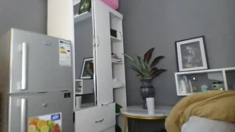 Snapshot of beautie699392 chatting on 09-28-25, 07:58 Lil stunner online show from 09-28-25, 07:58