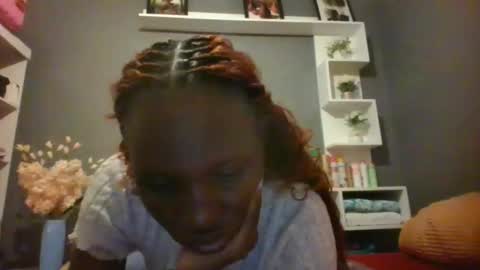 Snapshot of beautie699392 chatting on 10-12-25, 05:56 Lil stunner online show from 10-12-25, 05:56