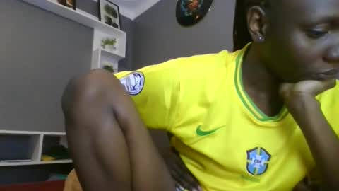 Snapshot of beautie699392 chatting on 11-09-25, 09:13 Lil stunner online show from 11-09-25, 09:13