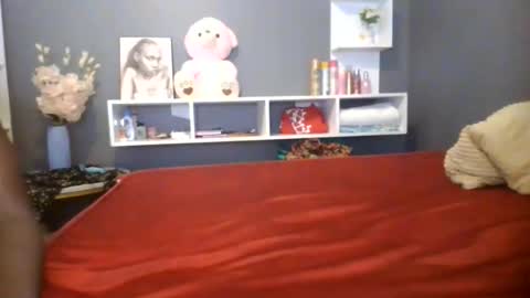 Snapshot of beautie699392 chatting on 05-31-26, 06:09 Lil stunner online show from 05-31-26, 06:09
