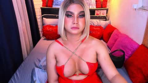 Snapshot of beautifulstrangerts chatting on 12-11-24, 03:37 Queen Alexa online show from 12-11-24, 03:37