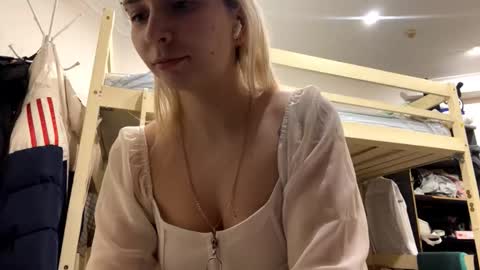 Mia online show from 02-26-26, 03:22