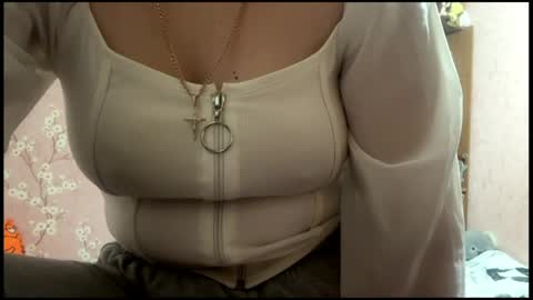 Mia online show from 04-18-26, 07:07