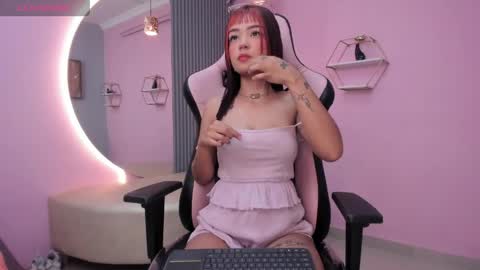 Snapshot of beautty_woman_ chatting on 04-30-26, 06:25 Sara online show from 04-30-26, 06:25