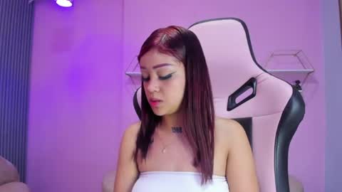 Snapshot of beautty_woman_ chatting on 06-20-26, 10:29 Sara online show from 06-20-26, 10:29