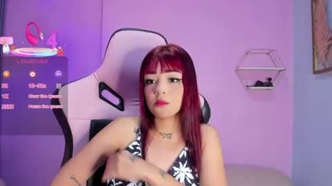 Snapshot of beautty_woman_ chatting on 06-21-26, 10:29 Sara online show from 06-21-26, 10:29