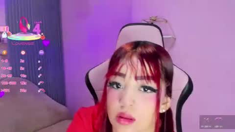Snapshot of beautty_woman_ chatting on 07-17-26, 10:33 Sara online show from 07-17-26, 10:33