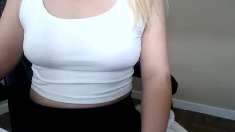 Snapshot of beauty_annyta chatting on 04-22-26, 07:55 beauty_annyta online show from 04-22-26, 07:55