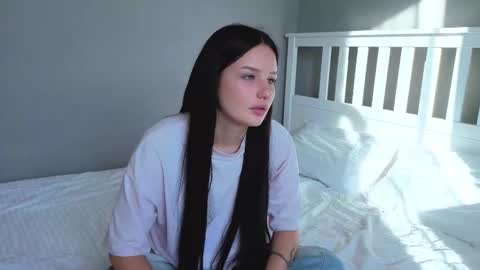 Snapshot of beauty_baby_lips chatting on 10-22-25, 07:41 beauty_baby_lips online show from 10-22-25, 07:41
