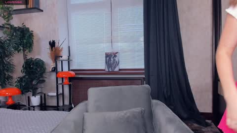 Snapshot of beauty_future chatting on 12-28-24, 07:11 Nicole online show from 12-28-24, 07:11