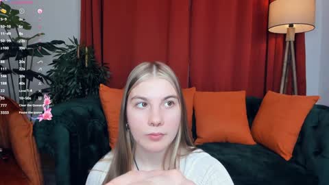 Snapshot of beauty_future chatting on 01-11-25, 07:38 Nicole online show from 01-11-25, 07:38