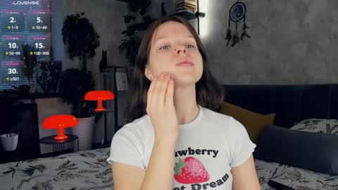 Snapshot of beauty_future chatting on 01-25-25, 07:28 Nicole online show from 01-25-25, 07:28