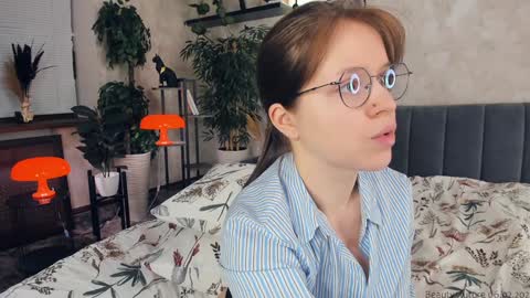 Snapshot of beauty_future chatting on 02-06-25, 04:25 Nicole online show from 02-06-25, 04:25