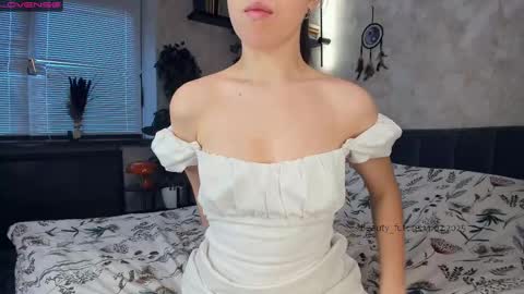 Snapshot of beauty_future chatting on 02-14-25, 07:28 Nicole online show from 02-14-25, 07:28