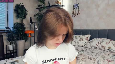 Snapshot of beauty_future chatting on 02-20-25, 06:06 Nicole online show from 02-20-25, 06:06