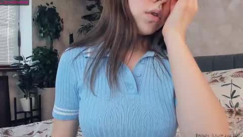 Snapshot of beauty_future chatting on 02-27-25, 01:28 Nicole online show from 02-27-25, 01:28