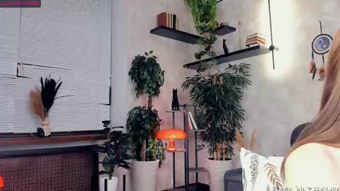 Snapshot of beauty_future chatting on 03-02-25, 04:32 Nicole online show from 03-02-25, 04:32