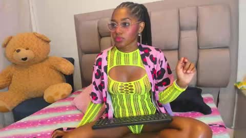 beauty_luci online show from 10-07-25, 09:56