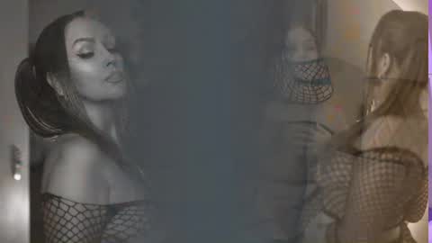 Snapshot of beauty_milf4 chatting on 05-23-26, 01:48 Chantall online show from 05-23-26, 01:48
