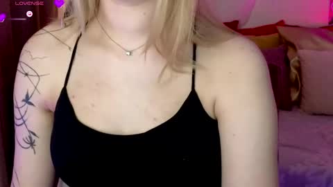 Snapshot of beauty_sashaxx chatting on 04-21-26, 02:45 beauty Sasha online show from 04-21-26, 02:45