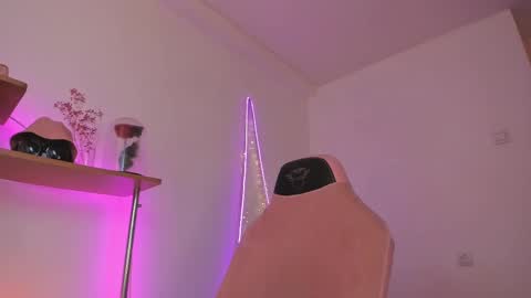 Eliise online show from 02-24-25, 12:37