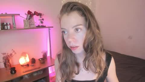 Eliise online show from 12-22-25, 08:22