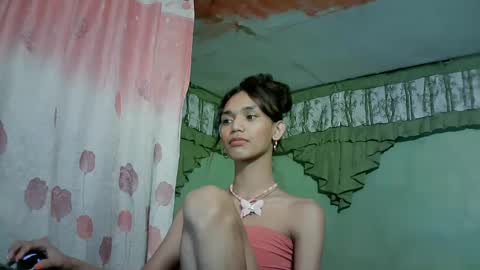 Snapshot of beautyhotasia123 chatting on 01-09-25, 11:24 beautyhotasia123 online show from 01-09-25, 11:24